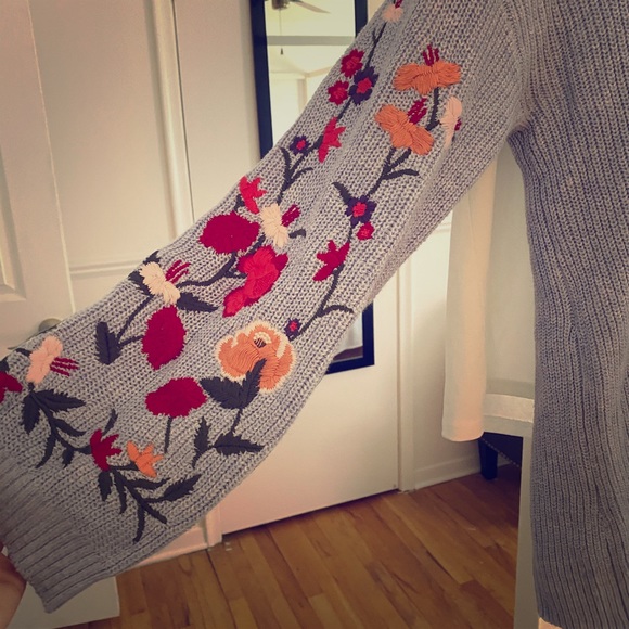 Sweater - Picture 1 of 2